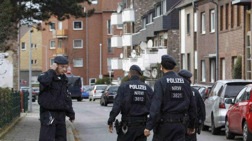 Polícia alemã: os policiais apreenderam computadores, celulares e outros materiais