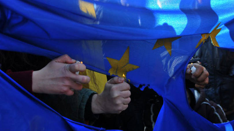 União Europeia: 45% são a favor de deixar a União Europeia, enquanto 36% tendem a seguir adiante no processo de integração