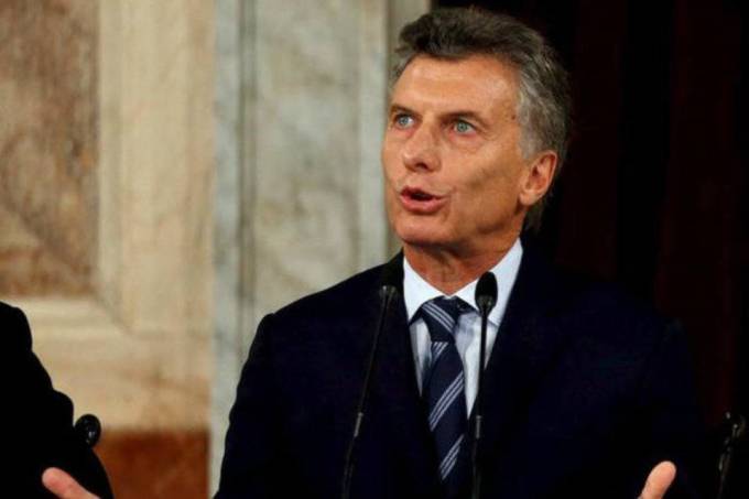 O procurador denunciou o presidente e vários funcionários de alto escalão por terem aceitado um acordo que supõe redução da dívida do Correio Argentino