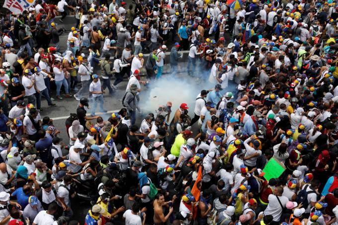 Mais protestos são esperados após centenas de milhares de pessoas irem às ruas de Caracas e de outras cidades venezuelanos na quarta-feira