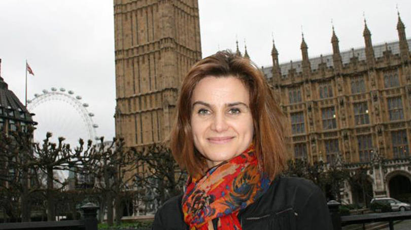 Jo Cox, deputada contra Brexit que foi baleada na Inglaterra