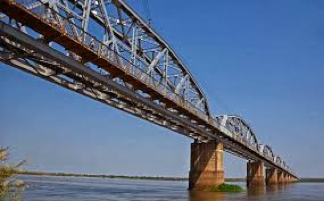 Utentes da ponte Dona Ana afirmam que a infra-estrutura está degradada.