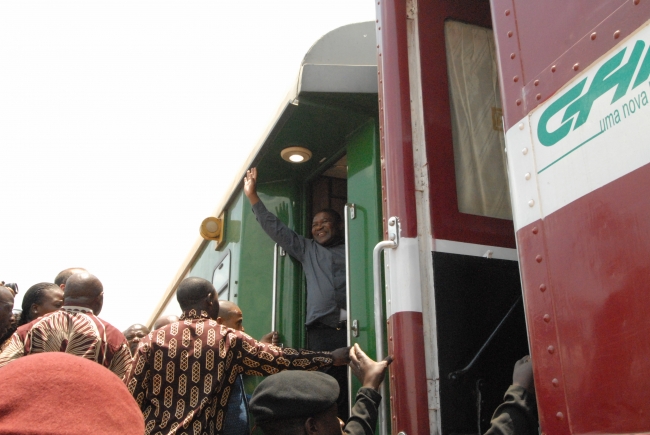 O Presidente da República, Filipe Nyusi, disse que a linha férrea Cumba-Lichinga, completamente reabilitada e moderna