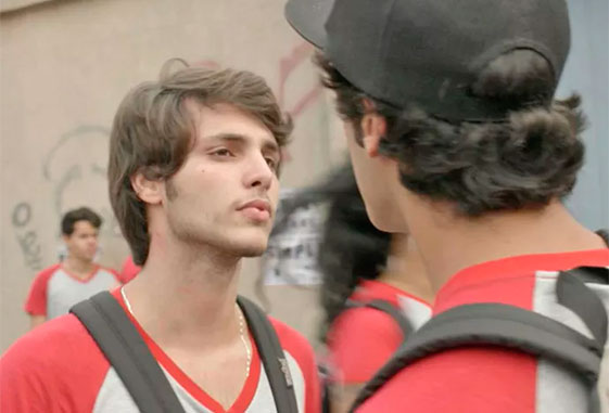 Jabá e Lucas se enfrentam durante o jogo de futebol - Malhação/TV Globo