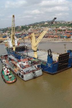 Quanto às perspectivas para o ano de 2017, o porto de Cabinda pretende atingir 315. 168 toneladas, com uma previsão de atracar 536 navios na ponte cais.