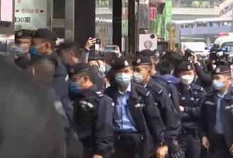 Polícia de Hong Kong invade redação da agência pró-democracia Stand News