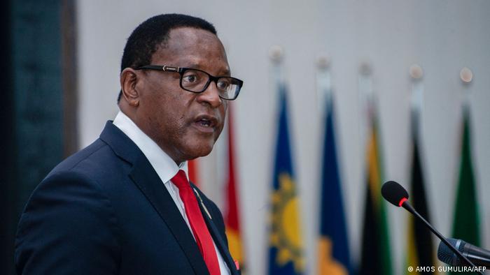 Presidente do Malawi demite gabinete por corrupção