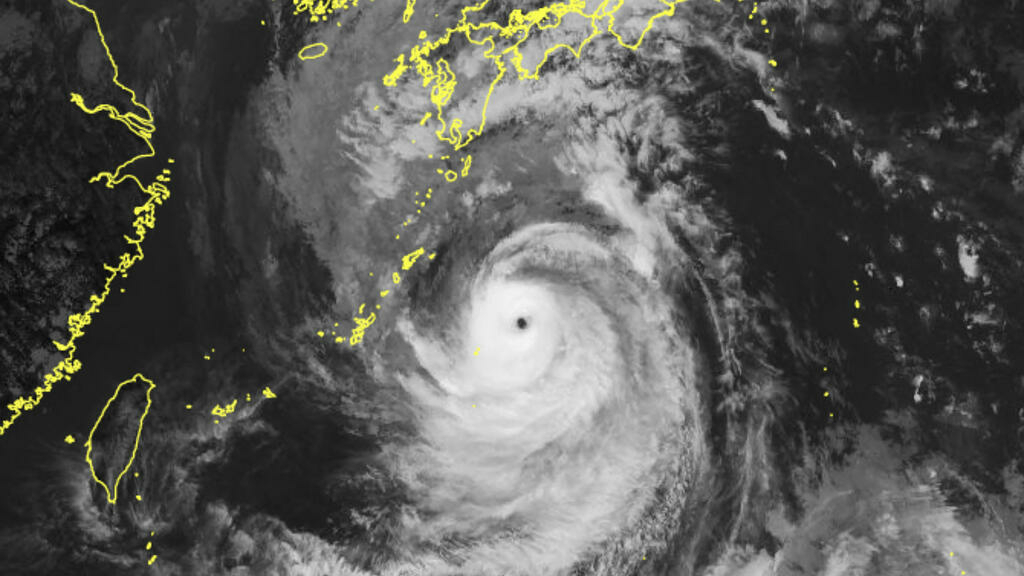 Tufão deixa rasto de destruição no Japão