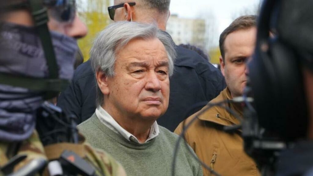 Em Kiev, António Guterres visita locais particularmente destruídos pela guerra