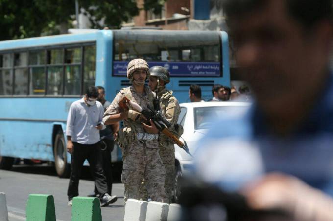 Grupo terrorista Estado Islâmico reivindicou os dois ataques perpetrados por homens armados e suicidas nesta quarta-feira
