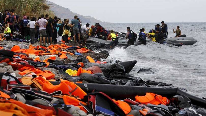 Imigrantes chegam à ilha grega de Lesbos: as autoridades turcas apreenderam 1.263 coletes que não cumpriam com as normas de segurança
