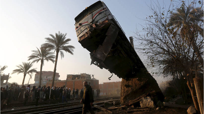 Acidente de trem: ele virou quando a locomotiva se chocou com uma barreira por causa de um erro humano
