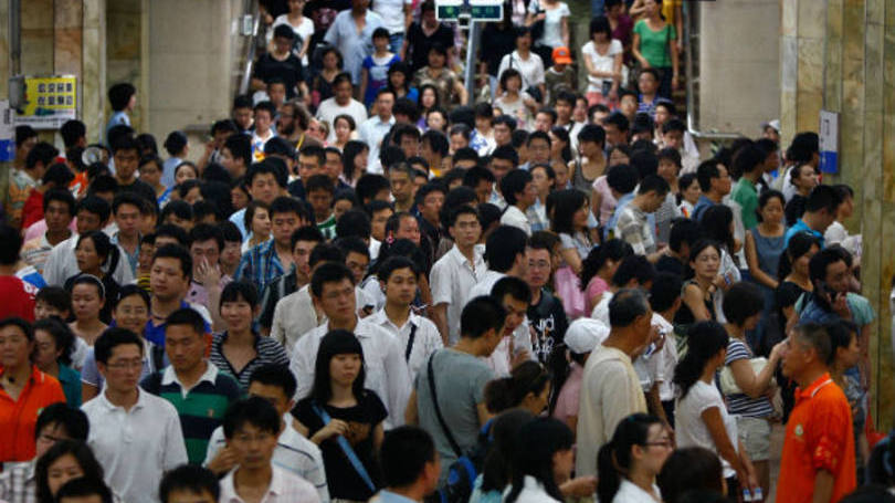 Em Pequim, multidão anda por estação de metrô: vírus tem causado alarme internacional depois de se espalhar pela maior parte das Américas