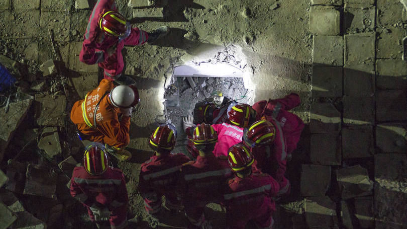 Resgate:. "Pensei que era um terremoto, portanto alertei minha família para que saíssemos correndo"