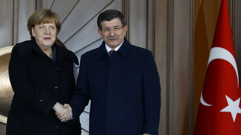 Merkel na Turquia: seu objetivo é pressionar o governo turco para que diminua o fluxo de migrantes