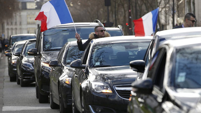 Táxi: o Executivo, por sua vez, nomeou um mediador entre as partes e se limitou a lembrar aos VTC que é necessário respeitar as normas