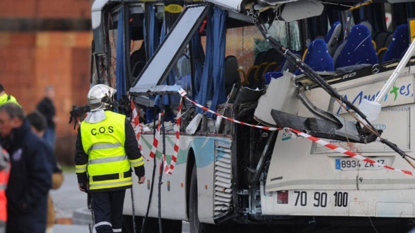 Acidente: outros oito alunos saíram ilesos do acidente entre o microônibus e um caminhão