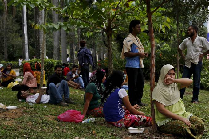 Ao chegar a Bangladesh, refugiados descreveram atrocidades cometidas contra eles pelo exército