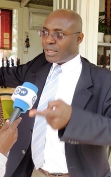 O ex-consultor de comunicação Luís Paixão Martins foi absolvido do crime de difamação de que era acusado pelo jornalista angolano Rafael Marques, na sequência de um artigo que publicou na revista Briefing, confirmou hoje o próprio.