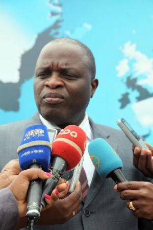 O Angosat1, primeiro satélite angolano, deve entrar em órbita no terceiro trimestre deste ano, disse hoje, quinta-feira, à imprensa o ministro das Telecomunicações e Tecnologias de Informação, José Carvalho da Rocha.