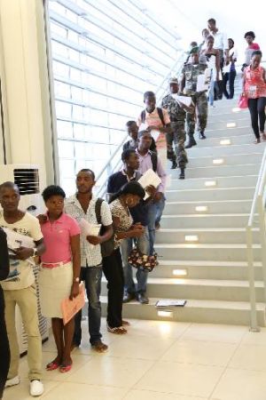 Candidatos à Universidade Jean Piaget barrados por apresentarem certificados falsos