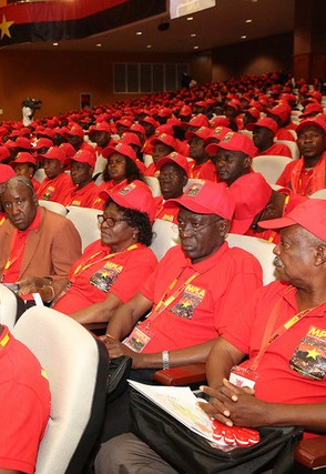 O Novo Jornal errou, na semana passada, ao anunciar os primeiros candidatos que, segundo as informações que recolhemos, estariam na pole position do MPLA. 