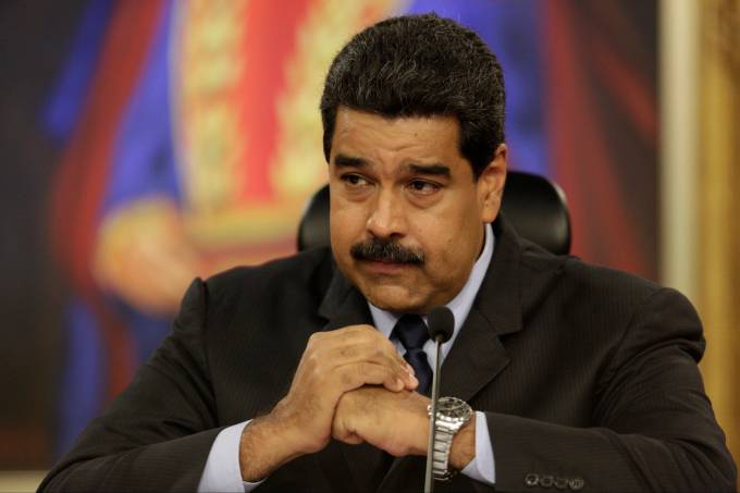Oposição quer antecipar eleições, previstas para o fim de 2018, para resolver a crise política e econômica, mas Maduro descarta essa possibilidade