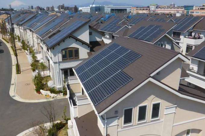 Em 2015, a Agência Nacional de Energia Elétrica (Aneel) estimava que até 2024 poderiam ser instalados até 620 mil painéis em telhados residenciais