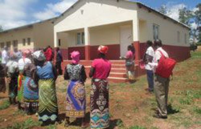 A reconstrução destas salas teve apoio do governo e de pais e encarregados de educação.