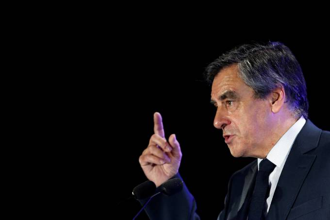 Para a prefeita de Paris, comício do candidato à presidência da França Francois Fillon pode colocar em risco os valores do país