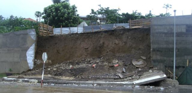 Os menores foram colhidos de surpresa quando saiam da escola de regresso à casa.