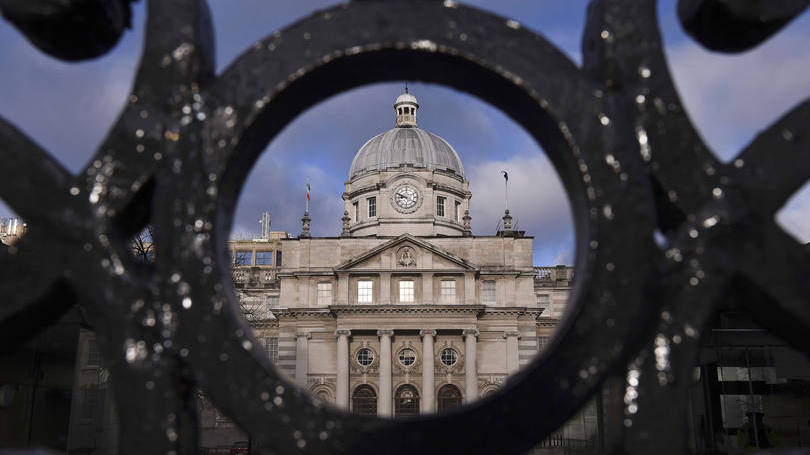 Governo irlandês: os dois partidos manterão hoje encontros com seus novos deputados para explorar opção de formar coalização