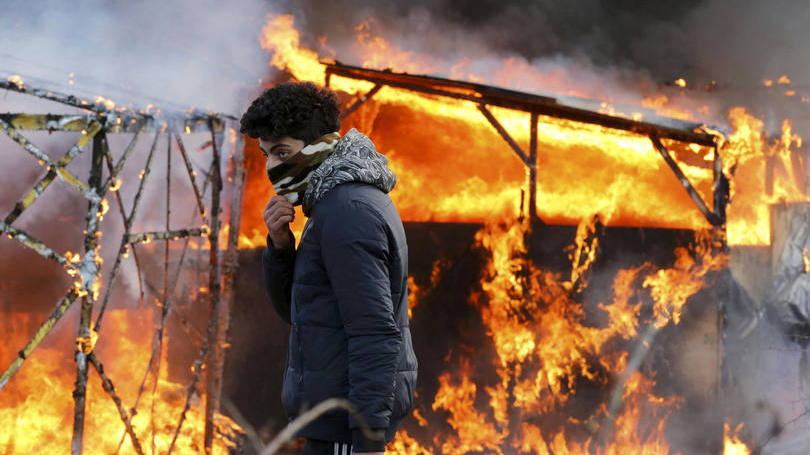 Calais: o dinheiro será destinado a aumentar "a segurança da zona de acesso ao túnel do Canal da Mancha e da zona do porto de Calais"