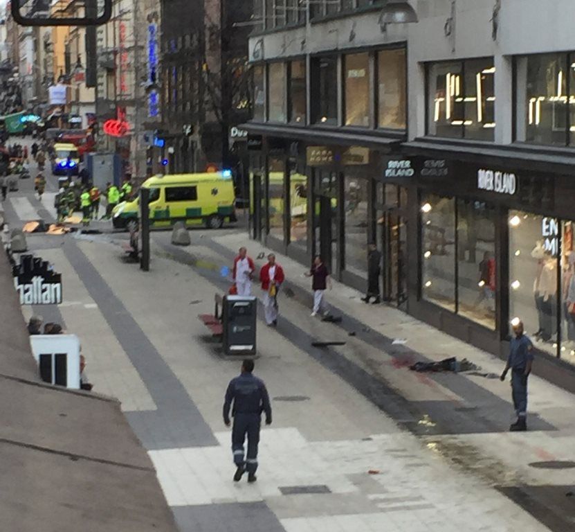 Segundo autoridades locais, ao menos três pessoas morreram