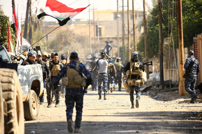 As tropas governamentais já conseguiram reconquistar o leste e, desde fevereiro, tentam arrebatar o oeste dos combatentes jihadistas