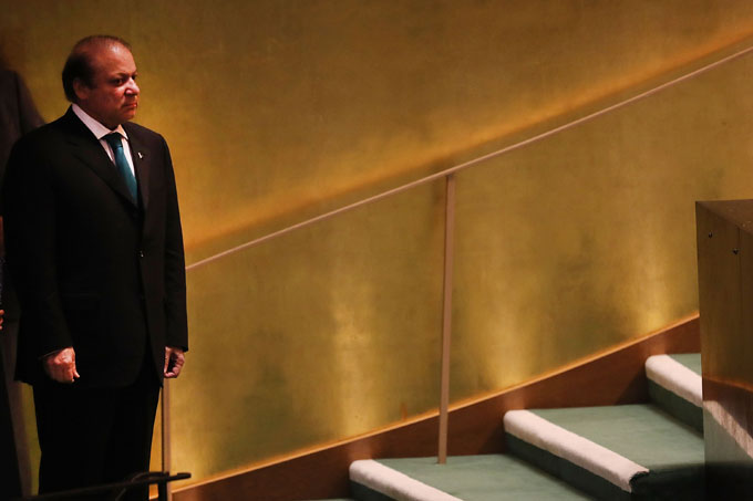 Nawaz Sharif, que está envolvido no "Panama Papers", é acusado de ter ocultado a verdade sobre bens que seus filhos possuem através de "offshore"