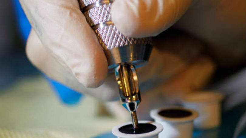 Agulha de tatuagem: os cientistas notaram que os níveis da imunoglobulina caem menos a cada nova tatuagem