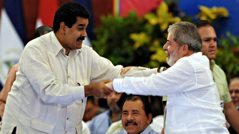 Ex-presidente Lula e o presidente da Venezuela, Nicolás Maduro em 2011: "Estamos sendo testemunhas de uma perseguição sem precedentes", diz grupo chavista
