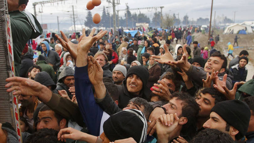 Refugiados: Na Espanha, manifestantes carregavam cartazes dizendo "Refugiados, sejam bem-vindos"