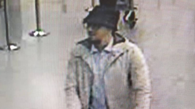 Imagem de suposto terrorista no aeroporto: o departamento policial divulgou foto registrada pelas câmeras de segurança do aeroporto