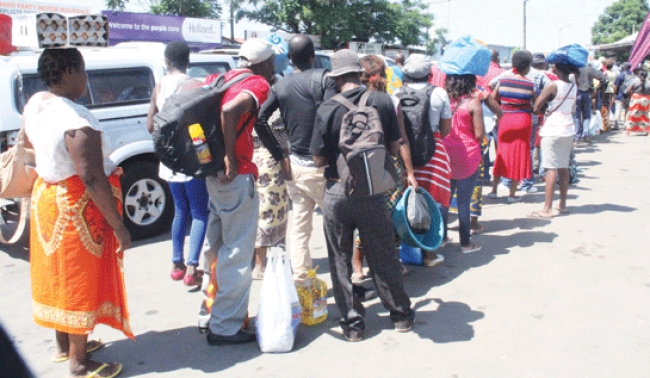 De acordo com dados facultados pelas au¬toridades da Fronteira de Ressano Garcia, de 18 a 25 de Março en¬traram no país mais de 49 mil pessoas