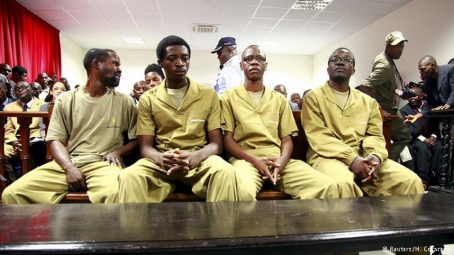 Activistas condenados a penas entre dois e oito anos de prisão