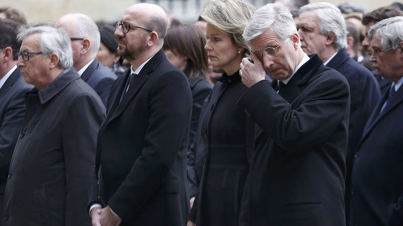 Reis e primeiro-ministro da Bélgica em homenagem às vítimas de atentado: os três jornais atribuem a informação a "fontes confiáveis"
