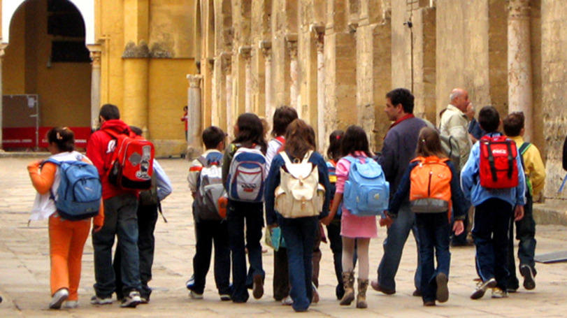 Afeganistão: com relação à educação, em 2015 foram registrados 132 incidentes, entre eles 11 assassinatos e 49 sequestros