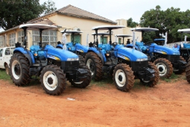 PROVÍNCIAS DO CENTRO RECEBEM 80 TRACTORES PARA IMPULSIONAR ACTIVIDADE AGRÍCOLA