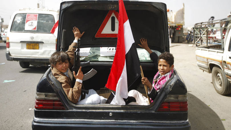 Iêmen: o Iêmen, país pobre da península arábica, registra um cenário de caos desde a entrada, em setembro de 2014, na capital Sanaa de rebeldes huthis vinculados com o Irã, país xiita