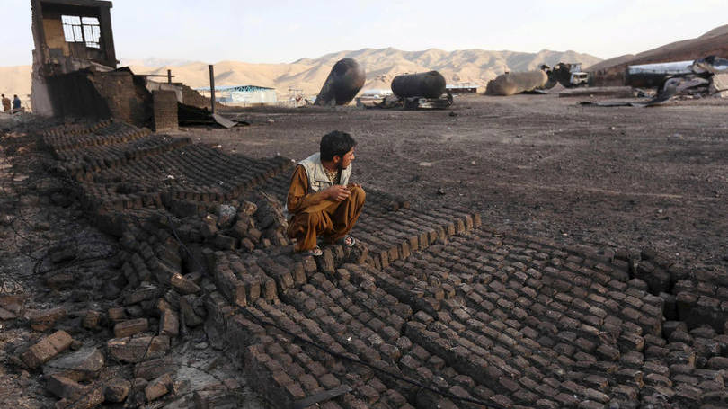 Explosão no Afeganistão: casos de intoxicação em escolas femininas são bastante frequentes no país