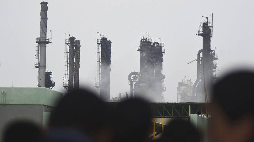 Explosão em unidade petroquímica no México: de acordo com o governo mexicano, o número de pessoas desaparecidas caiu de 18 para oito