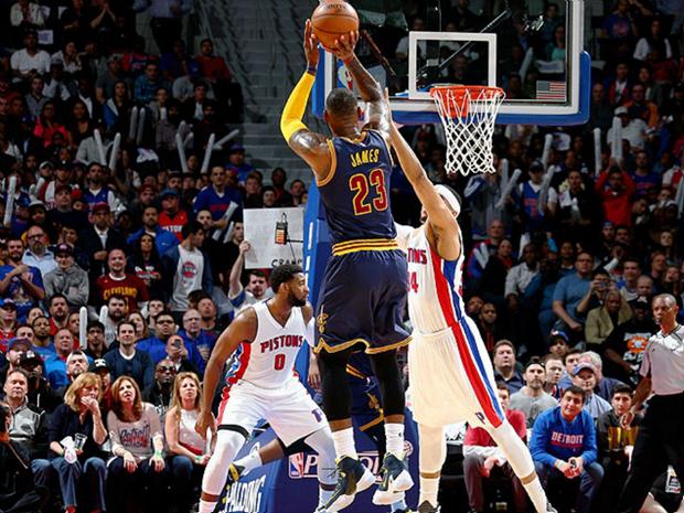 LeBron James comandou, mais uma vez, a equipe dos Cavs na noite desta sexta-feira