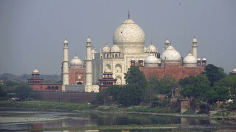 Distrito de Agra, na Índia: quem for flagrado tirando selfies na frente de trens ficará detido por até um ano